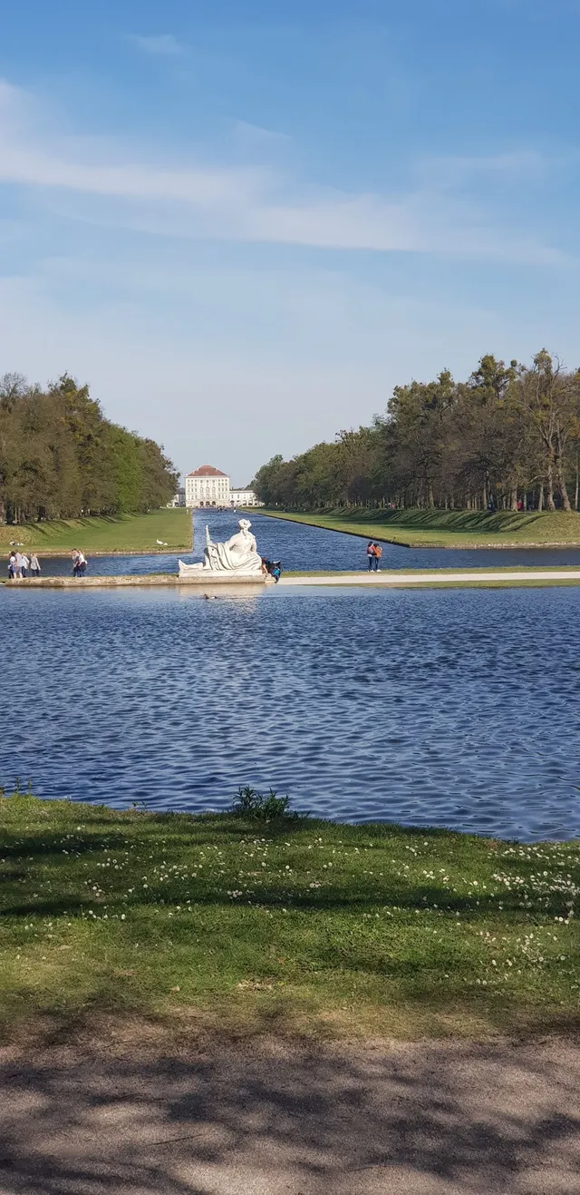 Gewandetes Wandern von der Nymphenburg zur Blutenburg am 22. April 2019