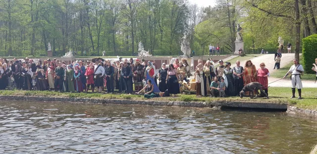 Gewandetes Wandern von der Nymphenburg zur Blutenburg am 22. April 2019