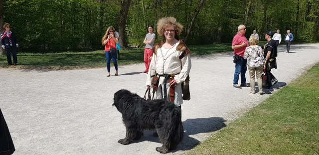 Gewandetes Wandern von der Nymphenburg zur Blutenburg am 22. April 2019