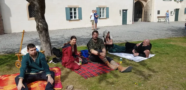 Gewandetes Wandern von der Nymphenburg zur Blutenburg am 22. April 2019