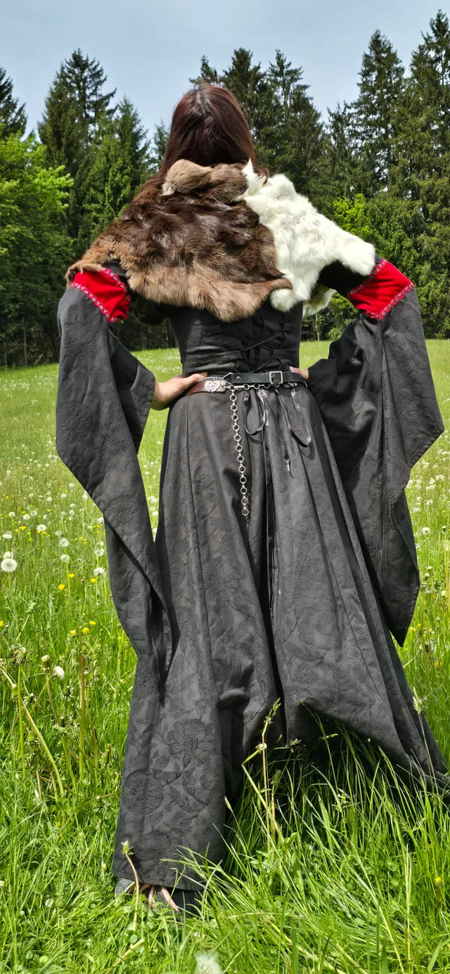 Andrea Orgler & Larissa — Bogenschützin / Wikingerfürstin · 8.–11. Jhdt.